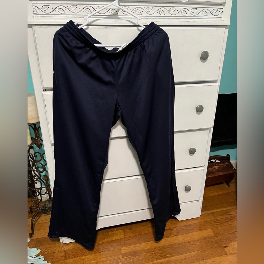 Women’s warm- up/ athletic pants size large new with tags